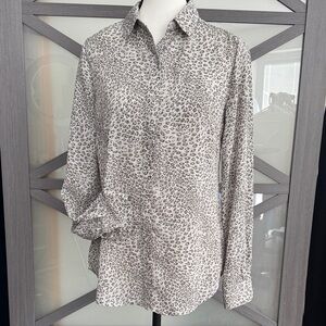 Banana Republic Gray Leopard Print Women’s Button Down Shirt